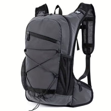 Laden Sie das Bild in den Galerie-Viewer, Reflektierender Leucht-Rucksack. 8 Liter. Kleines Raumwunder.