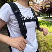 Laden Sie das Bild in den Galerie-Viewer, Reflektierender Leucht-Rucksack. 8 Liter. Kleines Raumwunder.