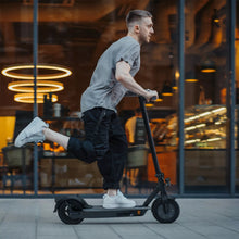 Laden Sie das Bild in den Galerie-Viewer, Elektroroller 10 Zoll Reifen. Cityroller E-Roller E-Scooter 20 km/h - Reichweite 40 Kilometer. 350 Watt Nabenmotor.