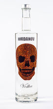 Laden Sie das Bild in den Galerie-Viewer, 0,7 Liter Iordanov Vodka Diamond Skull Edition aus ca. 1000 Kristallen (57,00€ / L.)