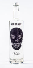 Laden Sie das Bild in den Galerie-Viewer, 0,7 Liter Iordanov Vodka Diamond Skull Edition aus ca. 1000 Kristallen (57,00€ / L.)