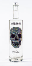 Laden Sie das Bild in den Galerie-Viewer, 0,7 Liter Iordanov Vodka Diamond Skull Edition aus ca. 1000 Kristallen (57,00€ / L.)