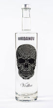 Laden Sie das Bild in den Galerie-Viewer, 0,7 Liter Iordanov Vodka Diamond Skull Edition aus ca. 1000 Kristallen (57,00€ / L.)