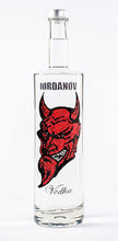 Laden Sie das Bild in den Galerie-Viewer, 0,7 Liter Iordanov Vodka Diamond Skull Edition aus ca. 1000 Kristallen (57,00€ / L.)