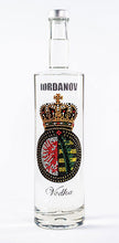 Laden Sie das Bild in den Galerie-Viewer, 0,7 Liter Iordanov Vodka Diamond Skull Edition aus ca. 1000 Kristallen (57,00€ / L.)