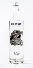 Laden Sie das Bild in den Galerie-Viewer, 0,7 Liter Iordanov Vodka Diamond Skull Edition aus ca. 1000 Kristallen (57,00€ / L.)