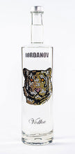 Laden Sie das Bild in den Galerie-Viewer, 0,7 Liter Iordanov Vodka Diamond Skull Edition aus ca. 1000 Kristallen (57,00€ / L.)